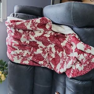 Christmas themed soft/warm, bed/couch throw